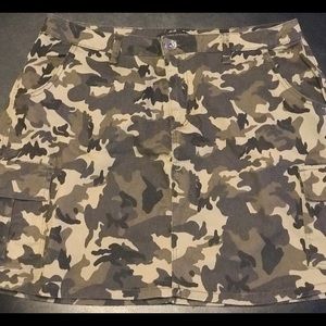 Size 16 Army fatigue side pockets mini skirt